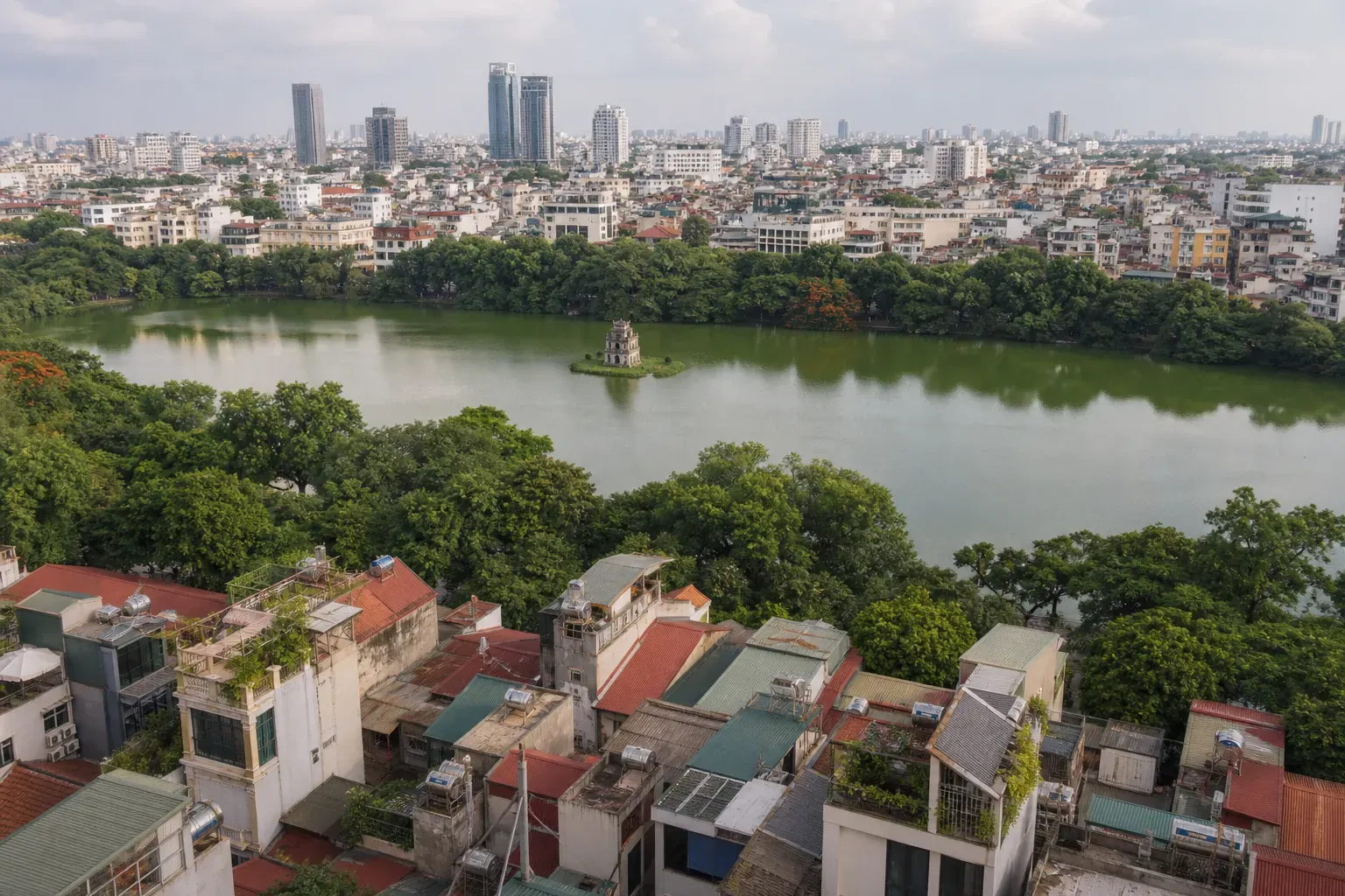 Hanoi Sehenswürdigkeiten: Blick über die Altstadt mit Hoan-Kiem-See